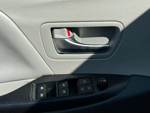 Used 2019 Toyota Sienna LE FWD image 20