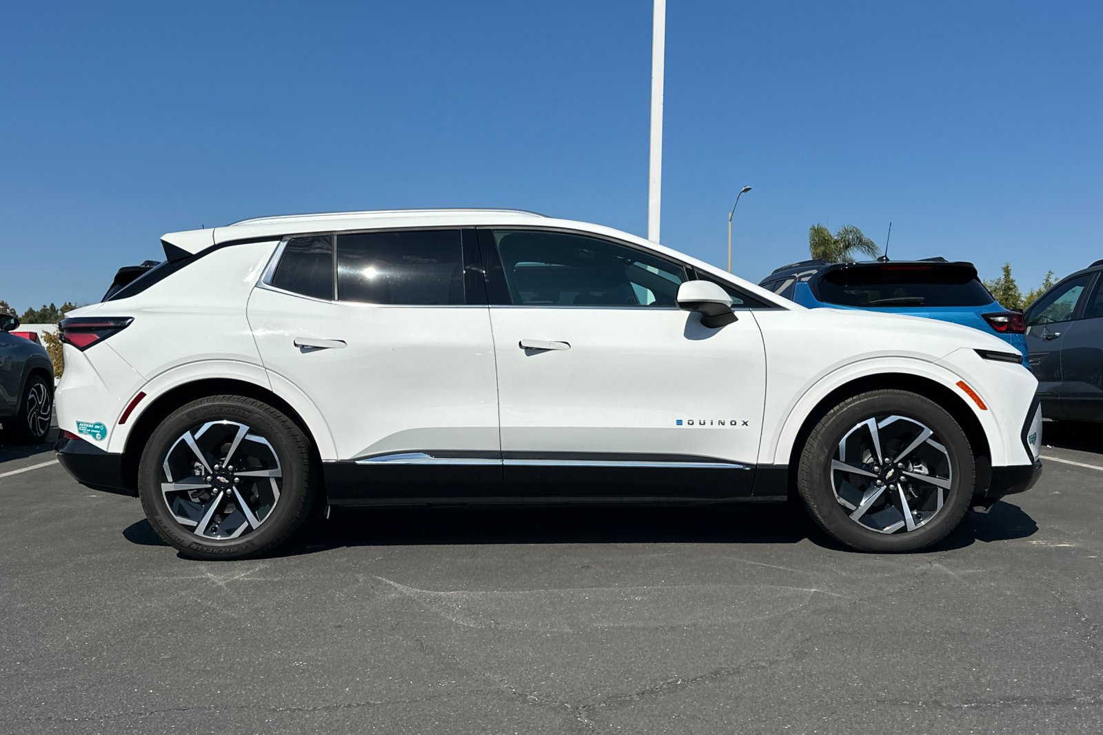 Used 2024 Chevrolet Equinox EV LT FWD image 4