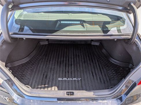 Used 2022 Toyota Camry SE w/ Cold Weather Package image 27