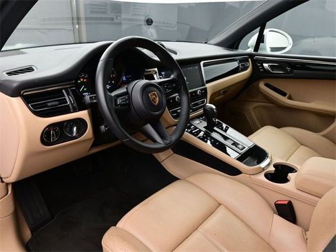Used 2024 Porsche Macan image 4