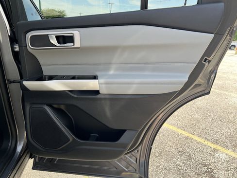Used 2021 Ford Explorer XLT w/ Equipment Group 202A AWD/4WD image 19