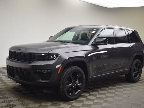 New 2025 Jeep Grand Cherokee Limited w/ Black Appearance Package AWD/4WD image 17