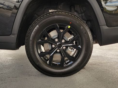 New 2026 Jeep Grand Cherokee L 2WD image 7