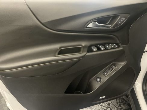 Used 2023 Chevrolet Equinox Premier FWD image 17