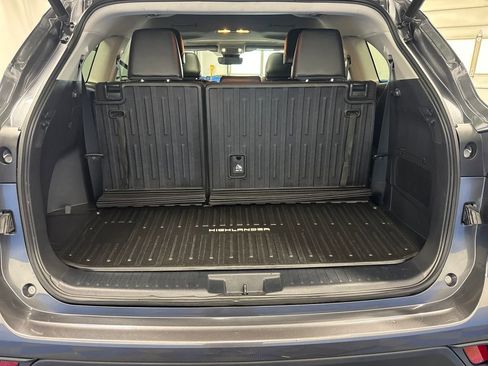 Used 2023 Toyota Highlander XLE AWD/4WD image 24