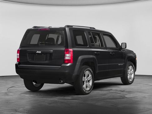 Used 2017 Jeep Patriot Sport w/ Power Value Group FWD image 2