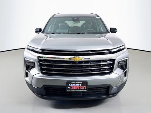 New 2026 Chevrolet Traverse LT w/ Driver Confidence Package AWD/4WD image 2