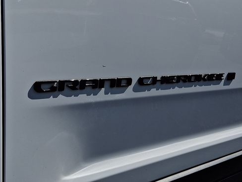Certified 2023 Jeep Grand Cherokee Altitude AWD/4WD image 30