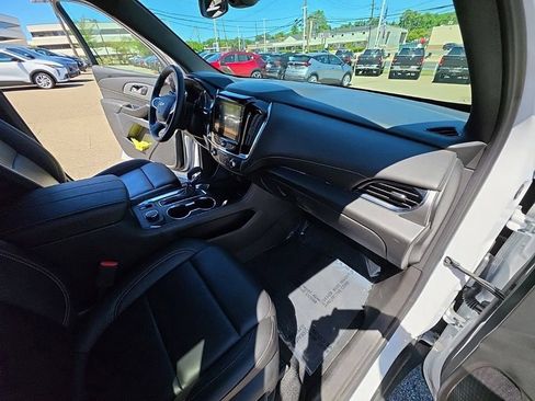 Used 2023 Chevrolet Traverse LT w/ LPO, Floor Liner Package AWD/4WD image 24
