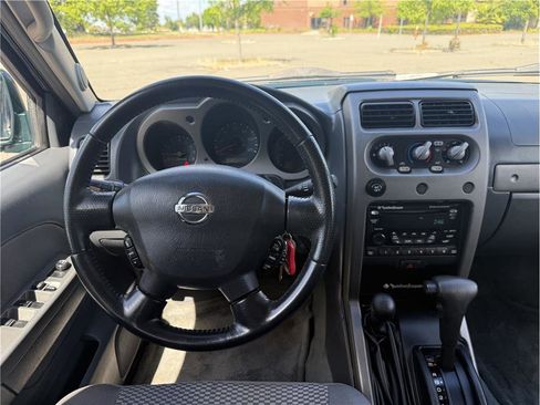 Used 2002 Nissan Frontier SE AWD/4WD image 11