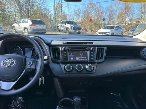 Used 2017 Toyota RAV4 LE AWD/4WD image 23