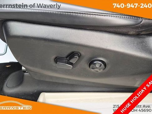 Used 2023 Chrysler Pacifica Touring-L image 23