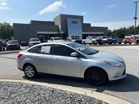 Used 2012 Ford Focus SE FWD image 1