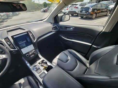 Used 2022 Ford Edge Titanium AWD/4WD image 3