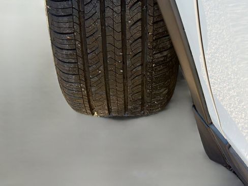 Used 2019 Nissan Rogue SL w/ Premium Package image 41