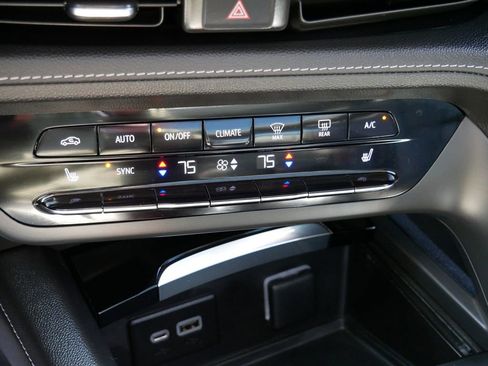 Used 2023 Buick Envision Essence w/ Sport Touring Package AWD/4WD image 27
