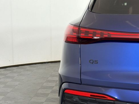 Used 2025 Audi Q5 Premium w/ Convenience Package image 13