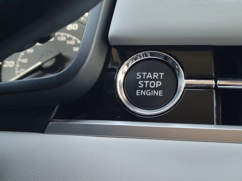 New 2025 Mitsubishi Outlander SE image 27