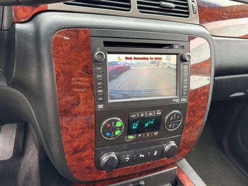 Used 2013 Chevrolet Suburban LTZ AWD/4WD image 16