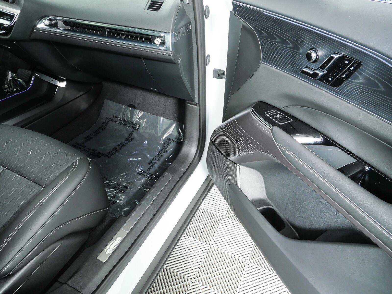 Used 2026 Cadillac Lyriq Sport RWD image 27
