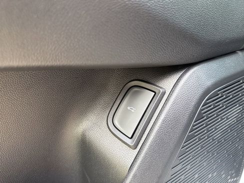 Used 2026 Chevrolet Equinox LT w/ Convenience Package II image 22