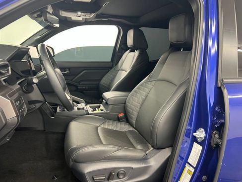 Used 2024 Toyota Tacoma TRD Sport w/ TRD Sport Premium Package RWD image 12