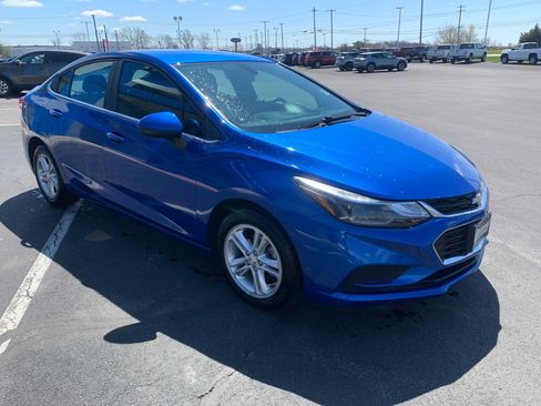 Used 2017 Chevrolet Cruze LT image 3