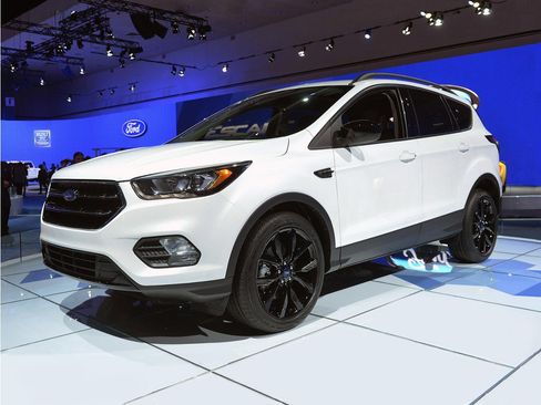 Used 2017 Ford Escape SE AWD/4WD image 1
