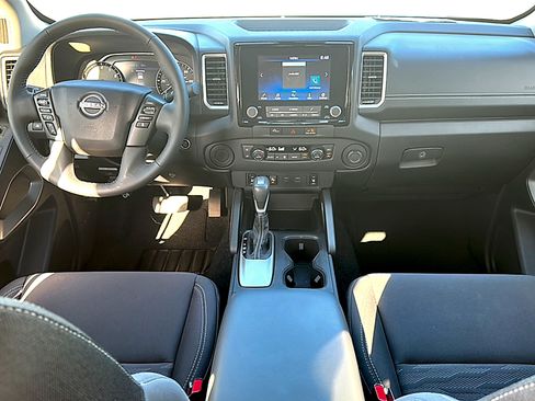 Used 2024 Nissan Frontier SV w/ SV Convenience Package RWD image 20