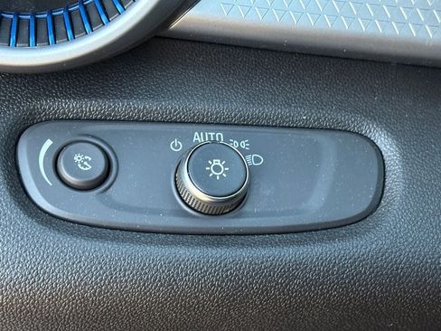 Used 2025 Chevrolet Trax LS image 18