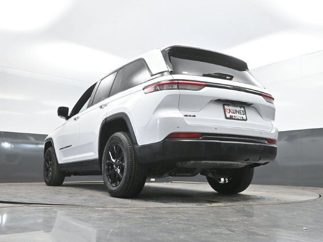 Used 2024 Jeep Grand Cherokee Altitude AWD/4WD image 53