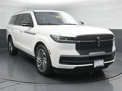 Certified 2025 Lincoln Navigator Reserve AWD/4WD image 1