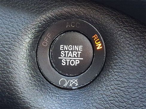 Used 2021 Jeep Cherokee Limited image 24