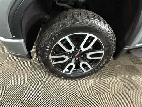 Used 2024 GMC Sierra 1500 AT4 w/ Technology Package AWD/4WD image 9