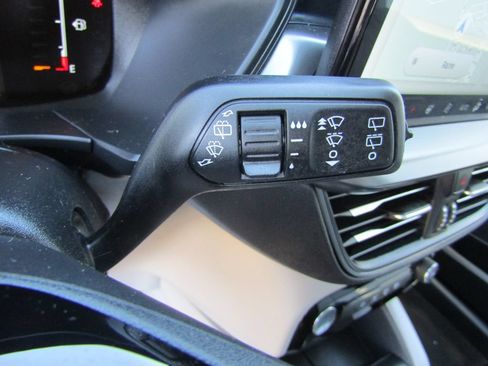 Used 2026 Ford Escape SE w/ Class II Trailer Tow Package FWD image 30