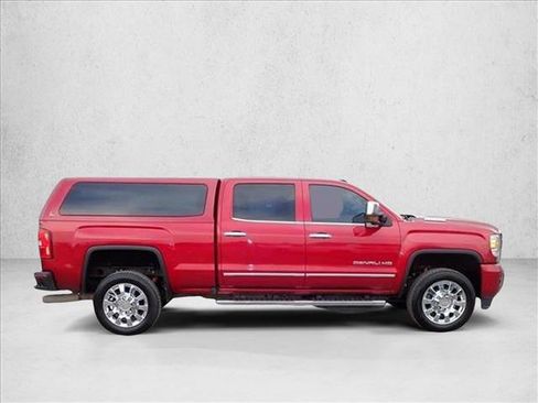 Used 2018 GMC Sierra 2500 Denali w/ Duramax Plus Package AWD/4WD image 5