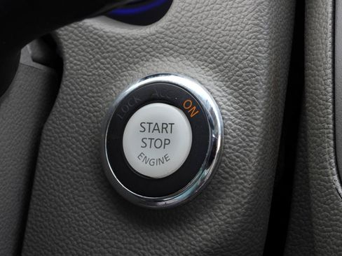 Used 2015 INFINITI Q40 w/ Moonroof Package RWD image 48