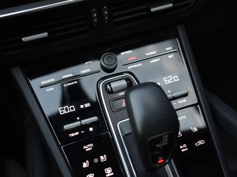 Certified 2021 Porsche Cayenne Coupe AWD/4WD image 21