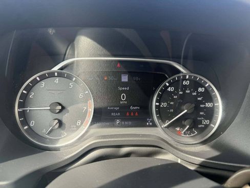 Used 2022 Nissan Titan SV AWD/4WD image 19