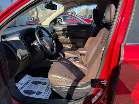 Used 2018 Mitsubishi Outlander 4WD Plug-In Hybrid image 17