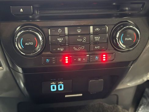 Used 2018 Ford F150 Lariat w/ Trailer Tow Package image 32