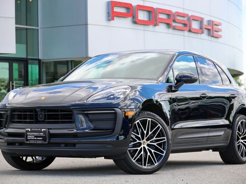 Certified 2026 Porsche Macan AWD/4WD image 6