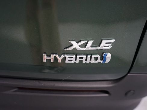 Used 2023 Toyota Sienna XLE FWD image 11