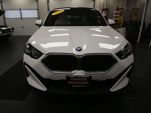 Used 2026 BMW X2 xDrive28i AWD/4WD image 2