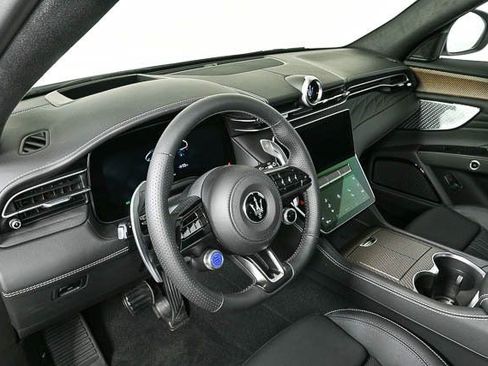 New 2025 Maserati Grecale Folgore image 4