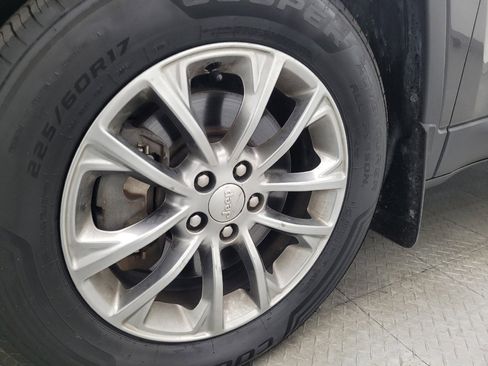 Used 2019 Jeep Cherokee Latitude Plus image 31