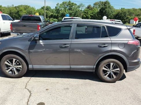 Used 2017 Toyota RAV4 XLE AWD/4WD image 2