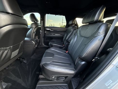 Used 2025 Hyundai Palisade Calligraphy FWD image 25