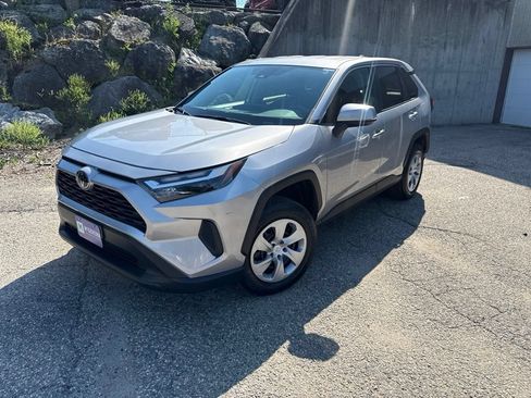 Used 2023 Toyota RAV4 LE AWD/4WD image 2