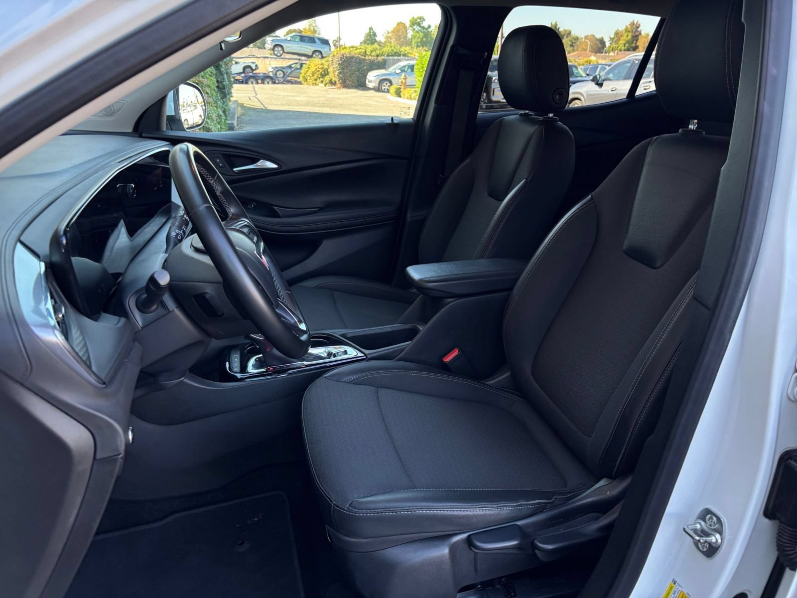 Used 2025 Buick Encore GX Preferred AWD/4WD image 35